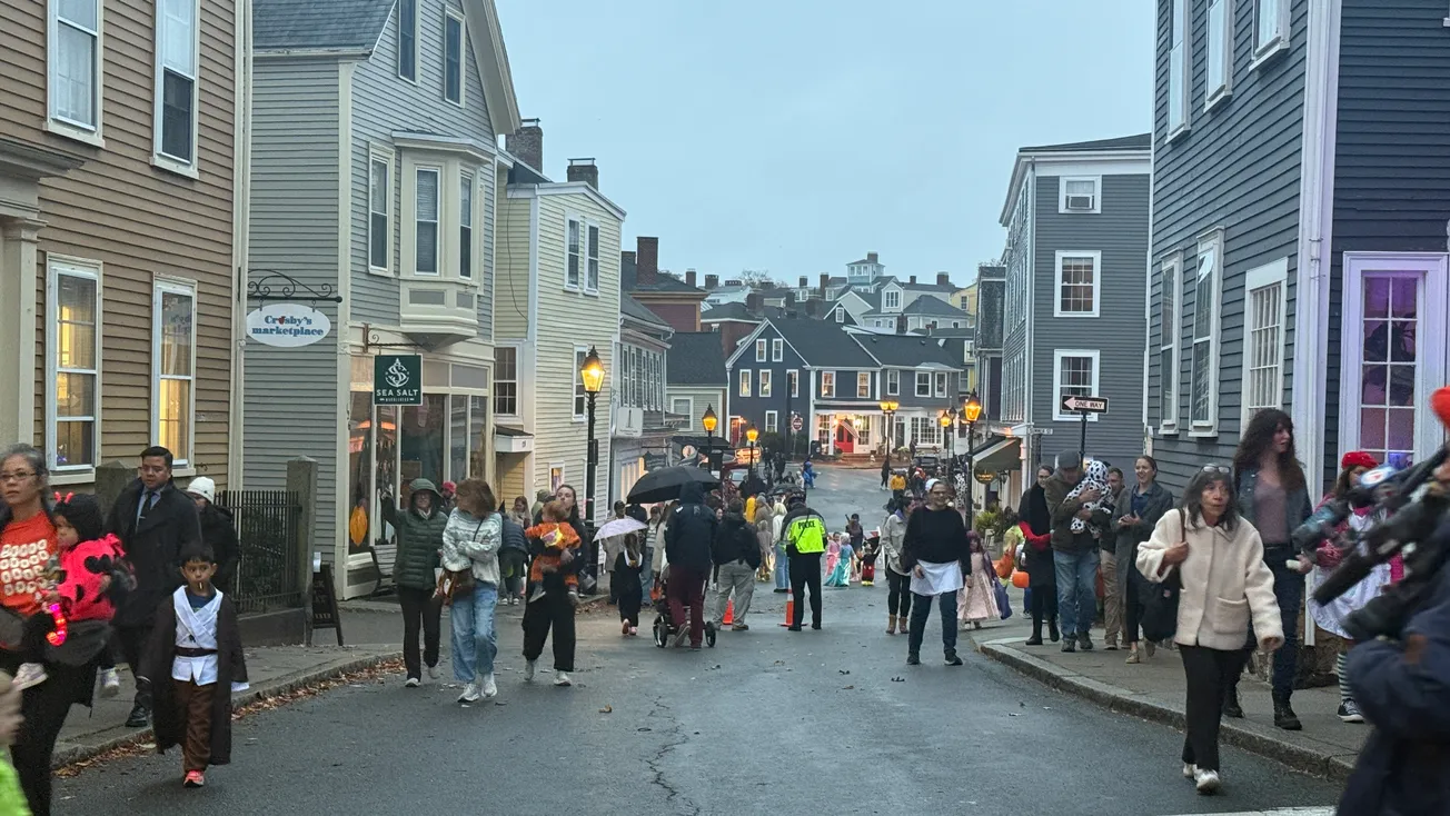 Marblehead Halloween brings pirates, pizza and one massive hermit crab