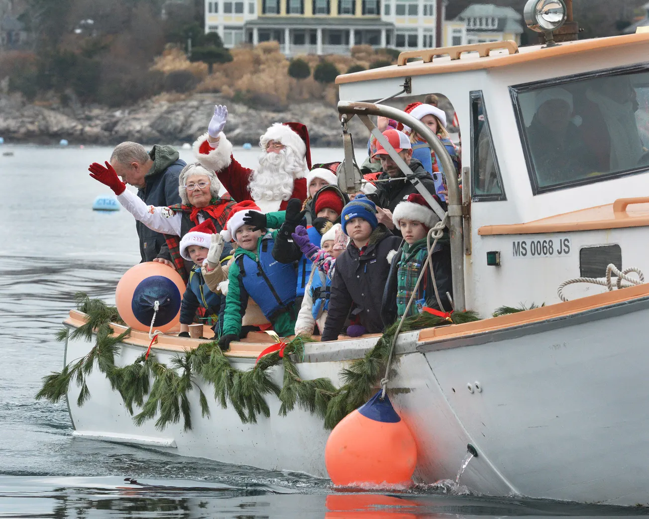 Marblehead rings in holidays with tree lightings, Santa’s arrival by sea and a packed parade